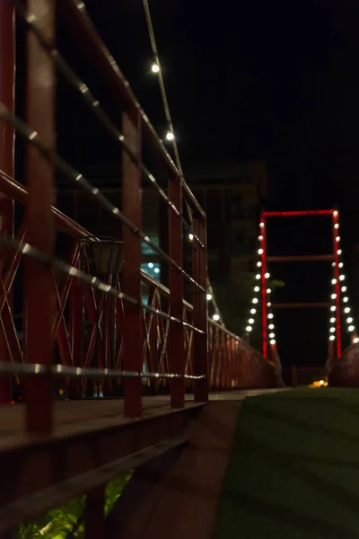 Luz na passarela vermelha à noite — Fotografia de Stock