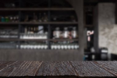 Restoran iç sayaç çubuğunda cam ile arka plan bulanıklık