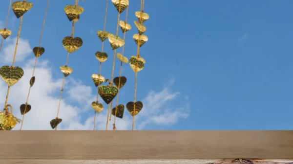 Altın ağacının (blur görüntü) selecte ile asılı altın pho bırakır — Stok fotoğraf