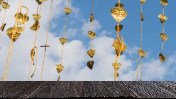 Altın ağacının (blur görüntü) selecte ile asılı altın pho bırakır — Stok fotoğraf