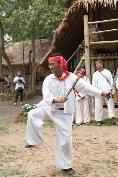 Tayland tepe kabile gösteren geleneksel dans turist için — Stok fotoğraf