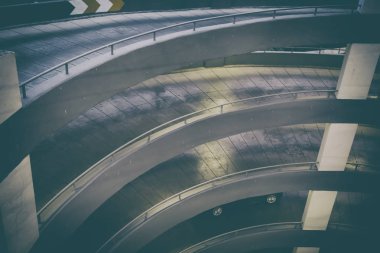 Garaj Otopark içinde dairesel rampa