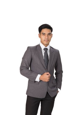 İş adamı giyen gri takım ayakta ve üzerinde beyaz Bac poz