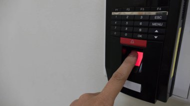 Erişim kontrolü için parmak izi tarayıcı aygıtı