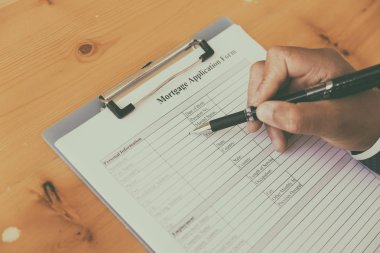 Ev kredisi başvurusunu bir panoya elle doldurun. Bir t formu