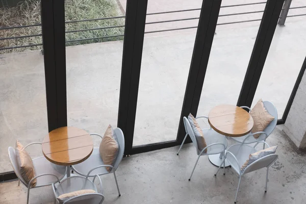 Table et chaise dans le food court, café, café, restaurant int — Photo