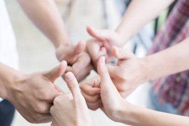 Başarılı motivasyona sahip gençler girişimci olarak işe başlıyor.