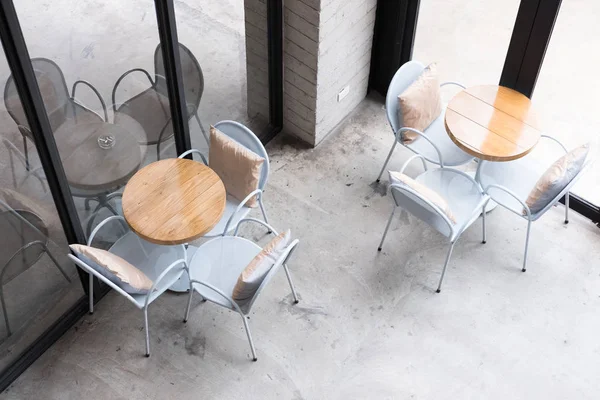 Mesa e cadeira na praça de alimentação, café, café, restaurante int — Fotografia de Stock