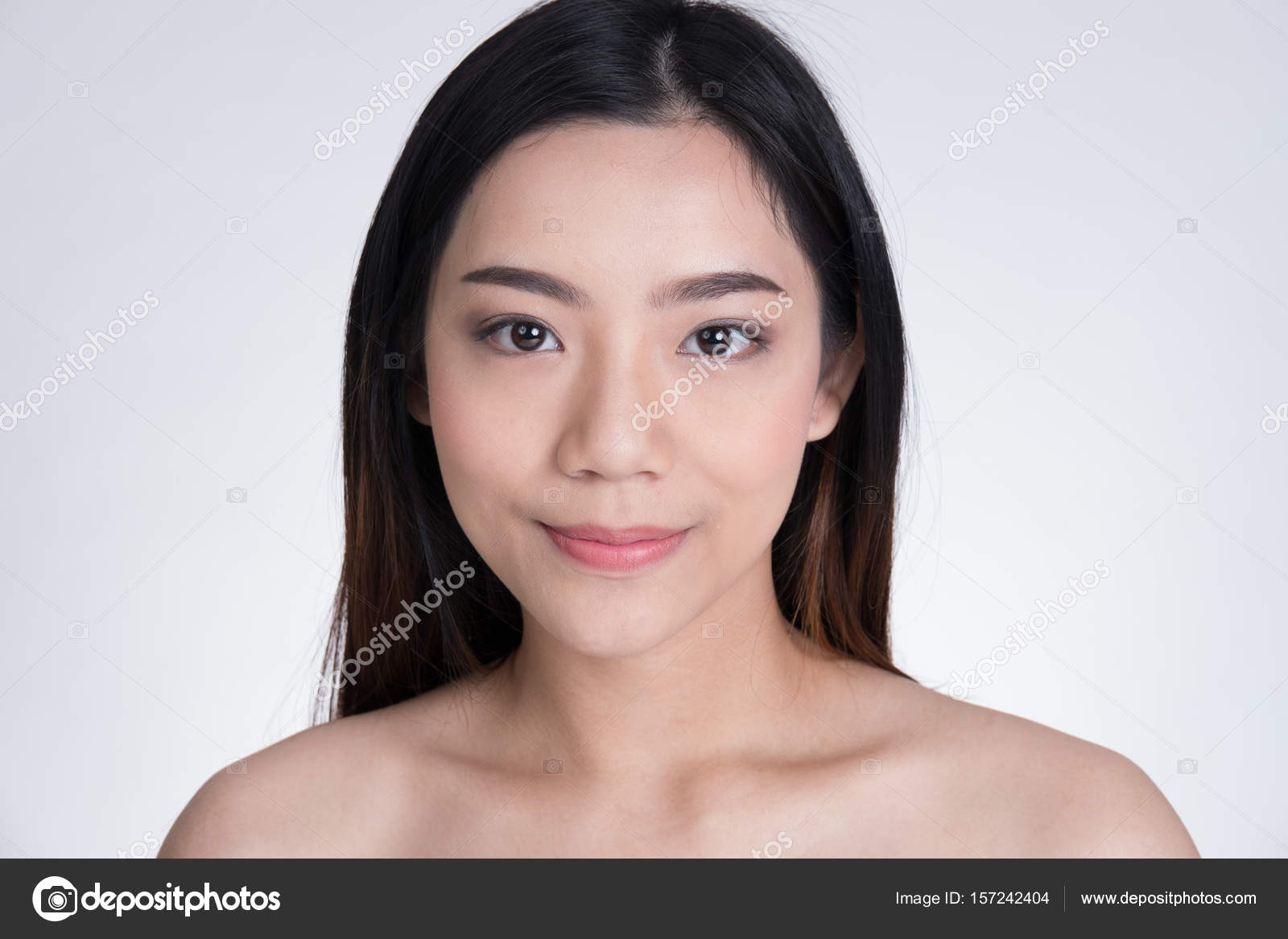 用天然化妆品一个微笑的年轻女子的画像 美丽 图库照片 C Psisaa 用天然化妆品一个微笑的年轻女子的画像 美丽 图库照片 C Psisaa
