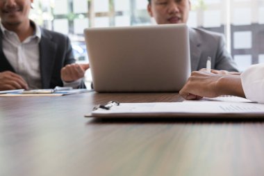 ofiste toplantısı genç iş adamları. Konferans, di