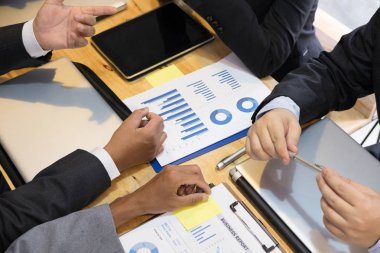 ofiste toplantısı genç iş adamları. işadamı bir