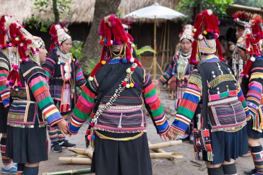 Tayland akha tepe kabile gösteren geleneksel dans turist için