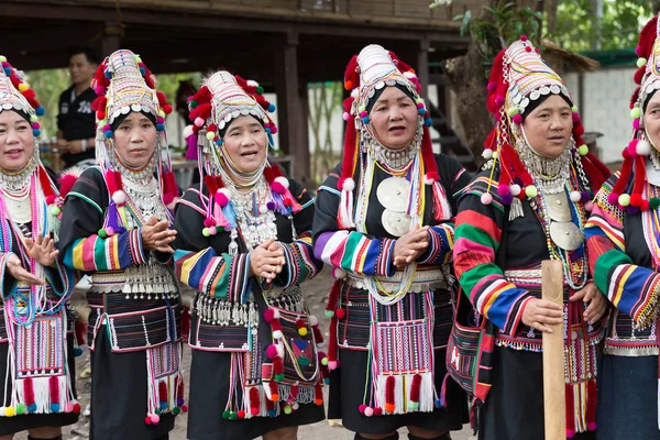 Tayland akha tepe kabile şarkı geleneksel şarkı göstermek için kurulmasını — Stok fotoğraf