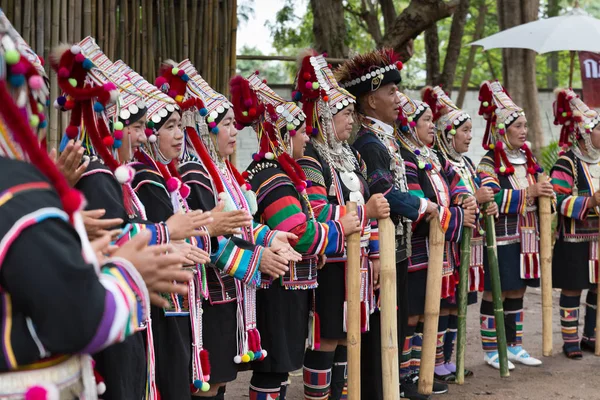Tayland akha tepe kabile şarkı geleneksel şarkı göstermek için kurulmasını — Stok fotoğraf