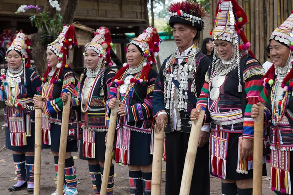 Thailandia akha tribù collina canto tradizionale spettacolo di canzoni per touri — Foto Stock