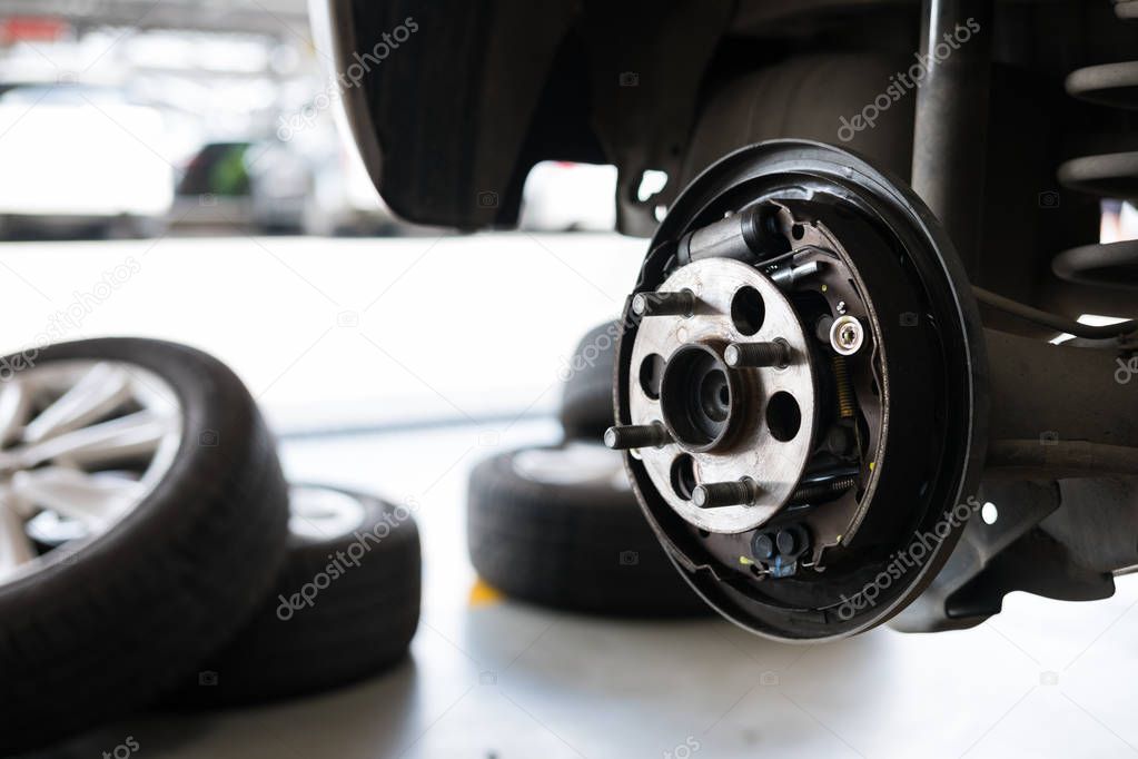 car suspension & bearing of wheel hub in auto service maintenanc
