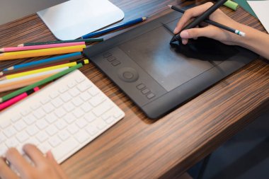 iç mimar ofis grafik tablet çizim. Sanatçı wo