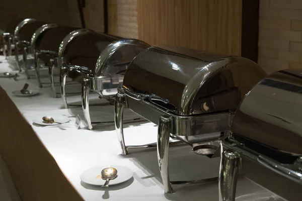 Buffet de comida no restaurante. catering no hotel para a festa de casamento b — Fotografia de Stock