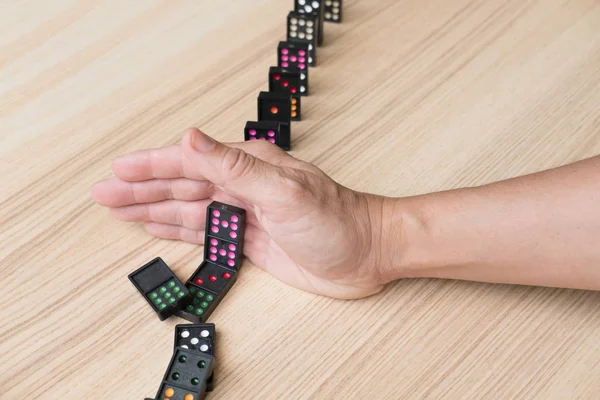 el Dur sürekli devrildi, domino etkisi önlemek. risk, failu