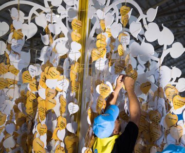 Tay insanlar O'nun Majest için iyi olanı yapmaya niyetleri yazmak