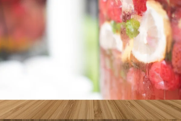 Limão, morango e suco de hortelã. Moquetel de limonada ou água de fruta — Fotografia de Stock