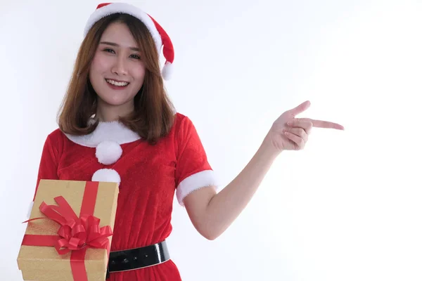 Retrato de mulher asiática em santa claus vestido no fundo branco — Fotografia de Stock