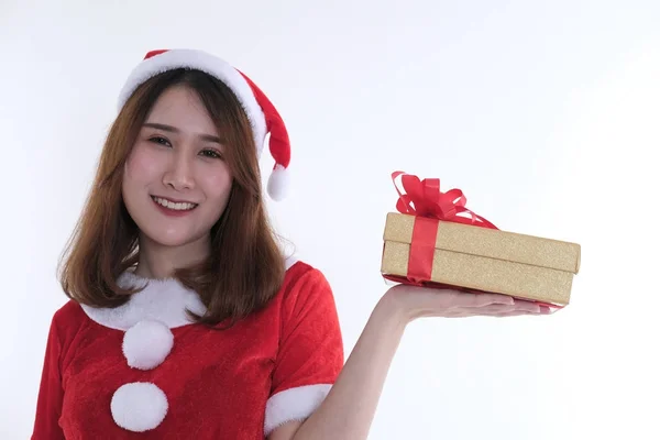 Ritratto di donna asiatica in abito da Babbo Natale su sfondo bianco — Foto Stock