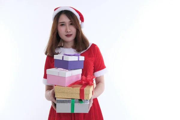 Retrato de mulher asiática em santa claus vestido no fundo branco — Fotografia de Stock