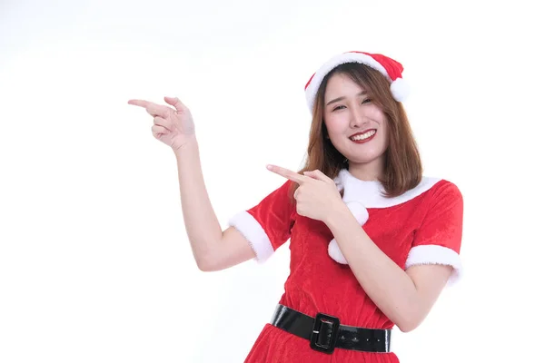 Retrato de mulher asiática em santa claus vestido no fundo branco — Fotografia de Stock