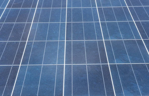 Panel słoneczny fotowoltaiczny. alternatywnej energii elektrycznej zasilania tak — Zdjęcie stockowe