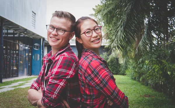 Couple sitting together. boyfriend & girlfriend dating in valent — Stock Photo, Image