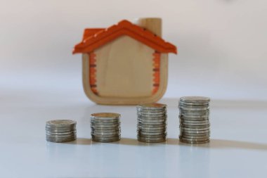 sikke yığını ve ev modeli. emlak satın almak için plan. ipotek l