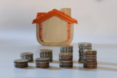 sikke yığını ve ev modeli. emlak satın almak için plan. ipotek l