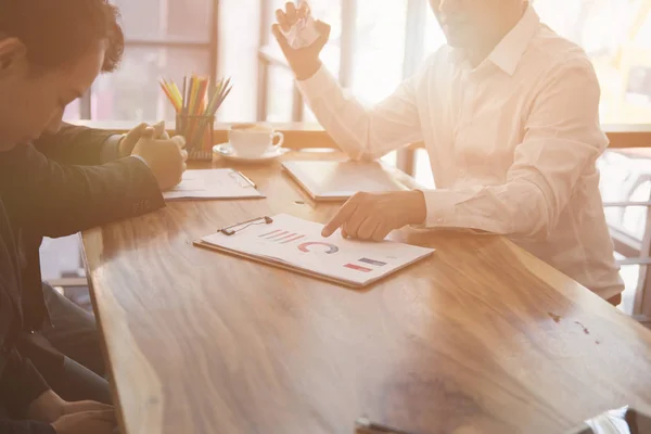 Furious boss scolding frustrated woman at office. irritated man — Stock Photo, Image