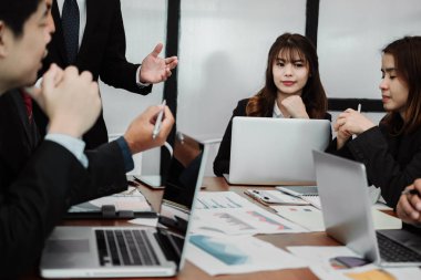 bir toplantı mı iş adamları. iş adamı ve iş kadını wo