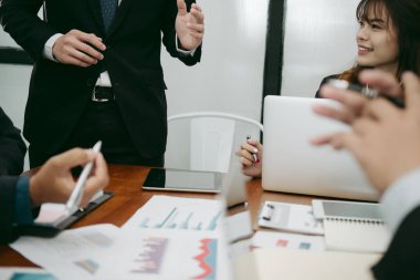 bir toplantı mı iş adamları. iş adamı ve iş kadını wo