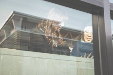 bir toplantı mı genç iş adamları. işadamı ve businesswo