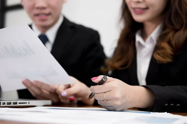 Gente de negocios teniendo una reunión. hombre de negocios & mujer de negocios wo — Foto de Stock