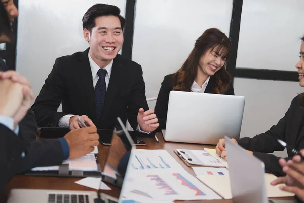 Gente de negocios teniendo una reunión. hombre de negocios & mujer de negocios wo — Foto de Stock