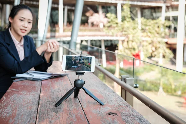 online canlı streaming için işkadını kullanım akıllı telefon. kadın re