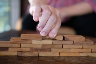 el ahşap blok istifleme. büyüme, başarı ve gelişme busin içinde