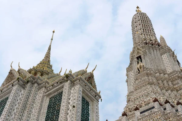 Buddhist pagoda encrusted with glazed porcelain tiles & seashell — Stock Photo, Image