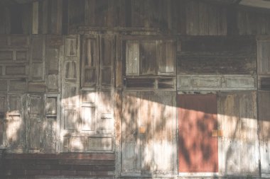 eski ahşap pencere. Grunge kapı. ahır doku arka plan yıpranmış