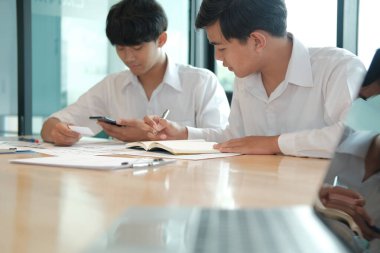 kullanıcı deneyimi Ux tasarımcı akıllı telefon düzeni web tasarımı.