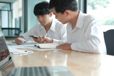 kullanıcı deneyimi Ux tasarımcı akıllı telefon düzeni web tasarımı.