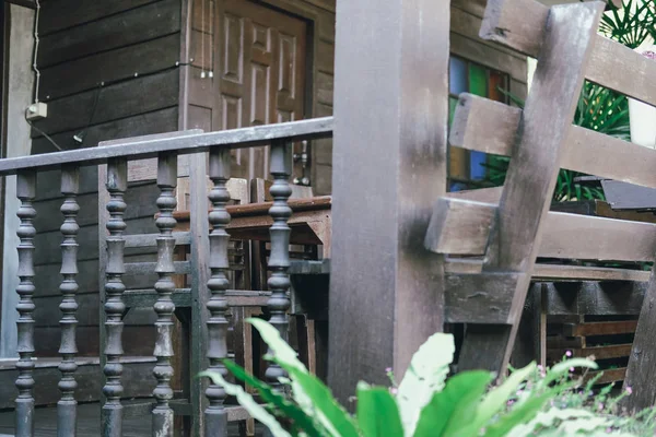 Drewniany balkon tradycyjnego domu Thal — Zdjęcie stockowe