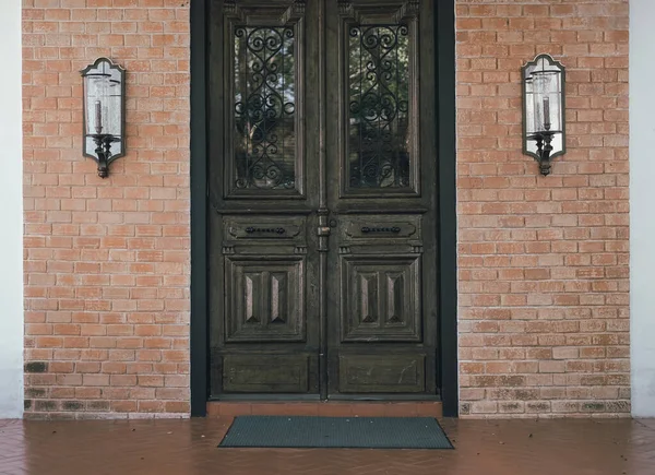 Velho clássico vintage porta de madeira porta — Fotografia de Stock