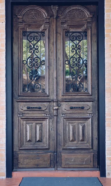 Velho clássico vintage porta de madeira porta — Fotografia de Stock