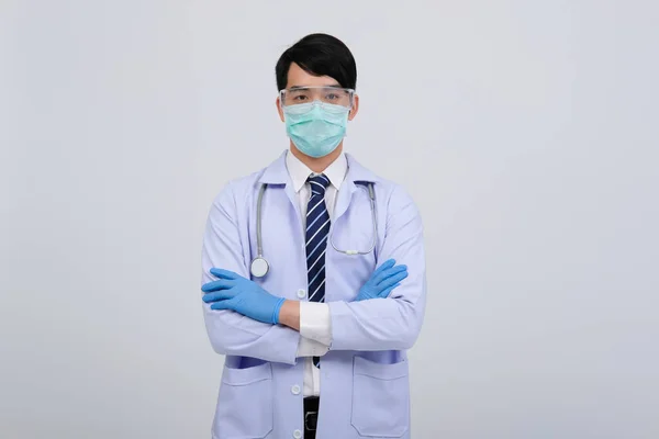 Doktor Doktor Beyaz Arka Planda Steteskopu Olan Pratisyen Hekim Tıbbi — Stok fotoğraf