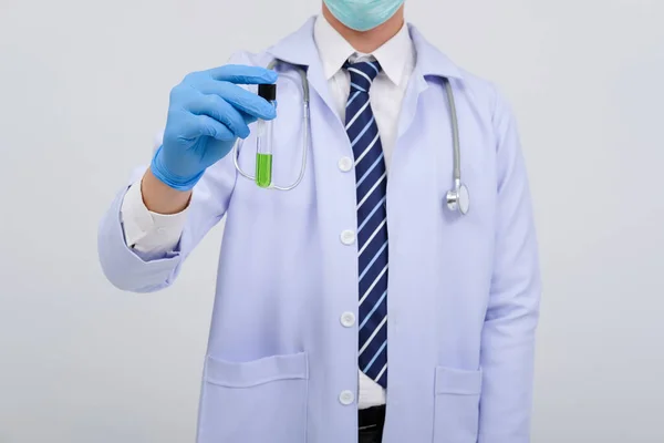 Doktor Doktor Aşı Ilacı Şişesi Kullanan Pratisyen Hekim Tıbbi Aşı — Stok fotoğraf